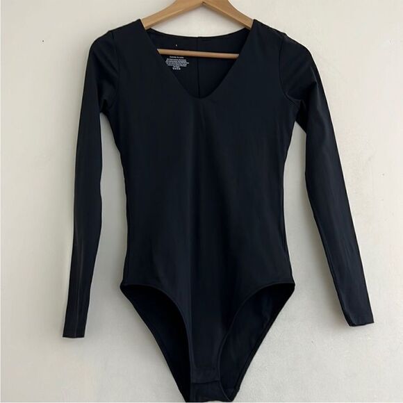 NWOT Everlane The Long-Sleeve V-neck Supima®
Bodysuit Size S - Picture 3 of 10
